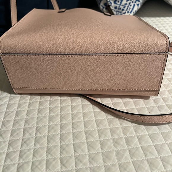 MARC JACOBS MINI GRIND TOTE with Gold Hardware. Great Gift! - Picture 6 of 6